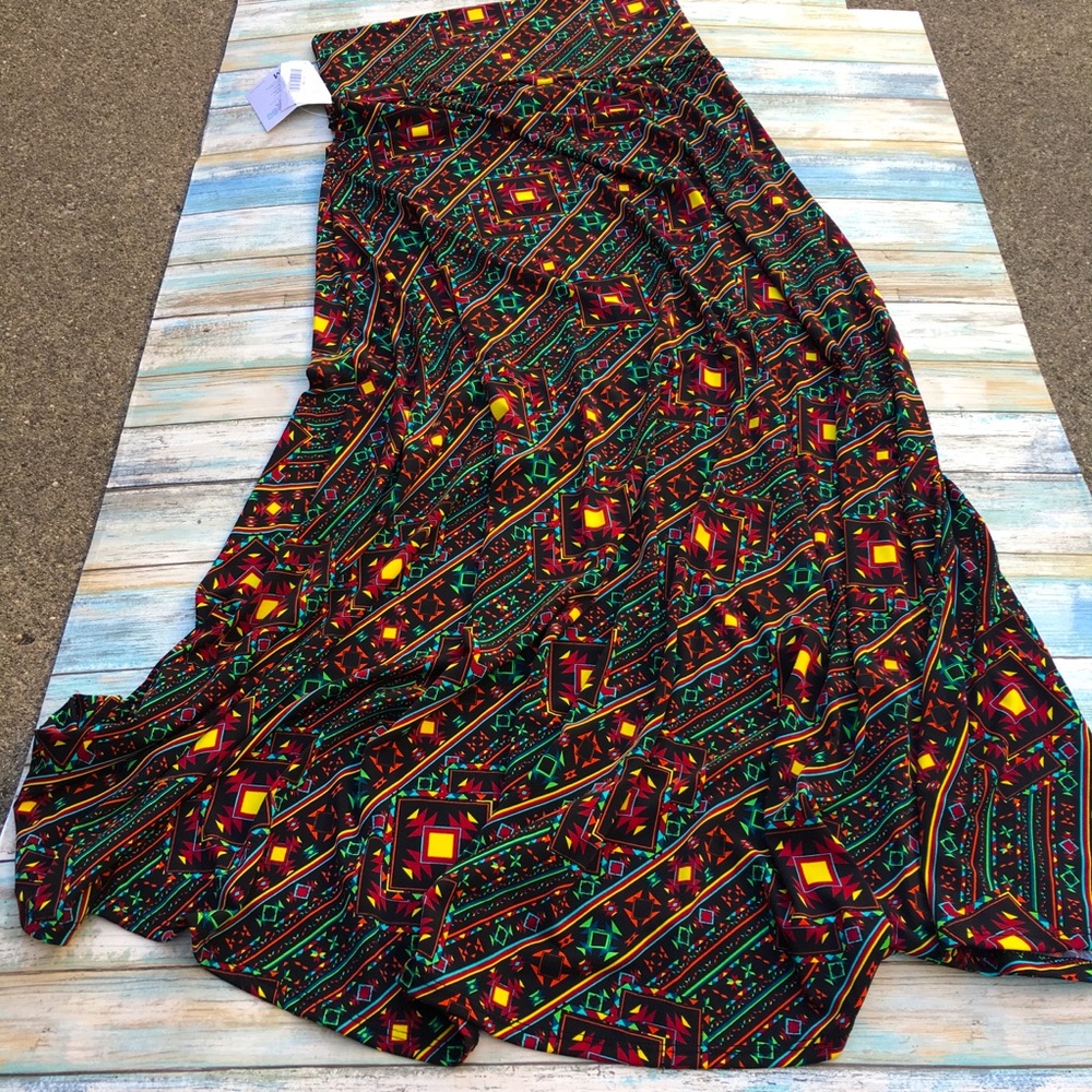 Black w/ geometric print LLR maxi skirt, sz Medium